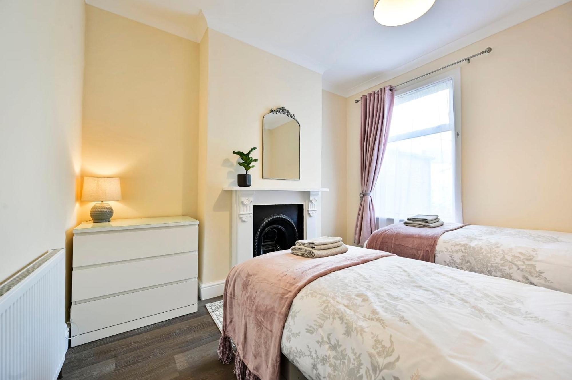 A Two Bedroom A Stride Away From Meridian Greenwich London Exterior foto